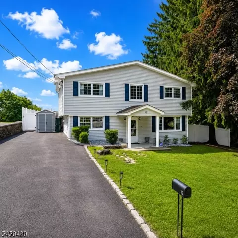 15 Musconetcong Ave, Hopatcong, NJ 07843