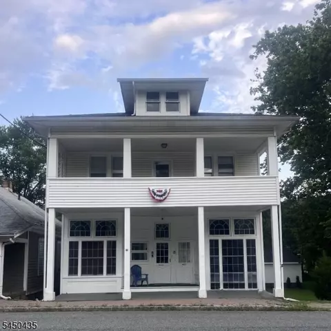 41 Washington Ave, Oxford, NJ 07863