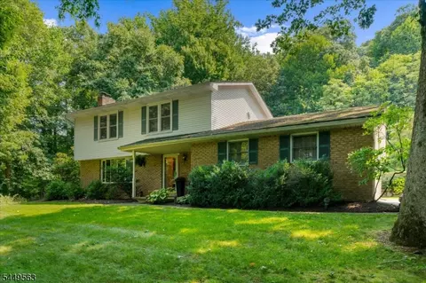530 Bellwood Park Rd, Asbury, NJ 08802