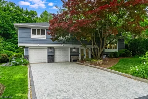 6 Walden Pl, West Caldwell, NJ 07006