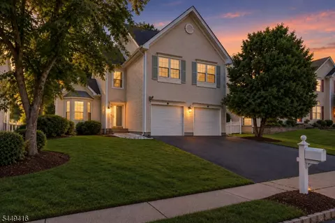48 Plantation Rd, Whitehouse Station, NJ 08889