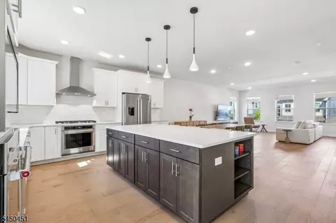 1 Periwinkle Ln, Warren, NJ 07059