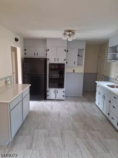 Entry Way - 601 Clinton Ave, Plainfield, NJ 07063 photo 1 of 2