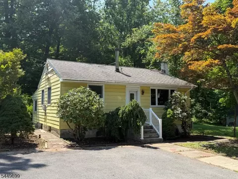 13 Millburn Rd, Lake Hopatcong, NJ 07849