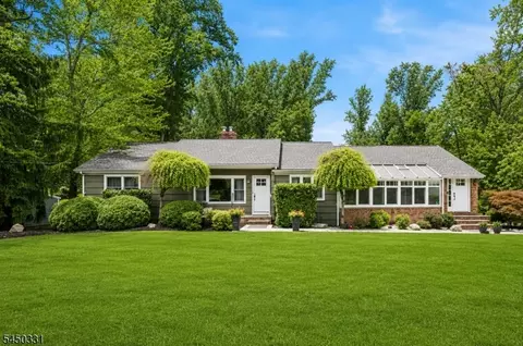 35 Mercier Pl, Berkeley Heights, NJ 07922