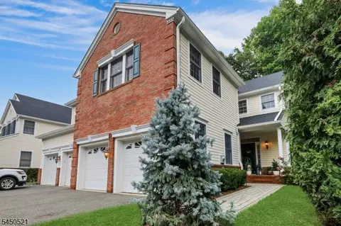 709 Fieldstone Ter, Wyckoff, NJ 07481