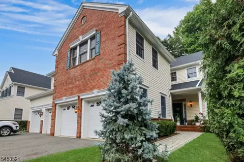 709 Fieldstone Ter, Wyckoff, NJ 07481