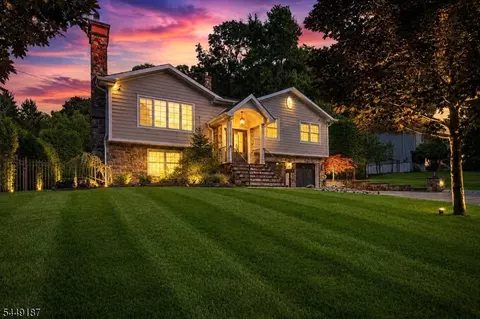 30 The Gln, Cedar Grove, NJ 07009