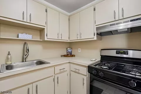Kitchen - 33 Henry Pl #B2, Hackensack, NJ 07601 photo 1 of 1