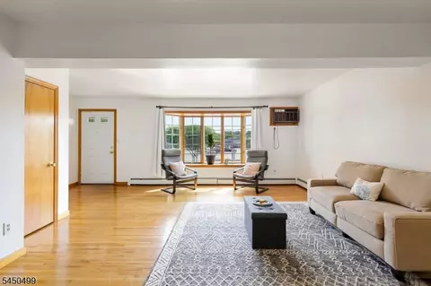 Living - 33 Henry Pl #B2, Hackensack, NJ 07601 photo 1 of 2
