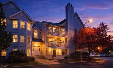 101 Quartz Ln #101, Paterson, NJ 07501