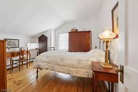Bedroom - 164 E Saddle River Rd, Saddle River, NJ 07458 photo 5 of 7