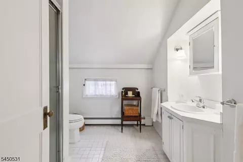 Bath - 164 E Saddle River Rd, Saddle River, NJ 07458 photo 3 of 4