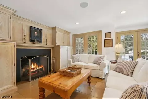 Living - 164 E Saddle River Rd, Saddle River, NJ 07458 photo 4 of 6