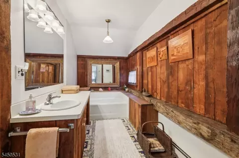 Bath - 164 E Saddle River Rd, Saddle River, NJ 07458 photo 4 of 4