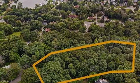 4 Winding Hill Rd, Hopatcong Boro, NJ 07843