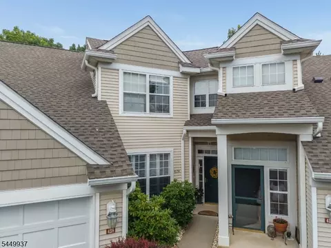 424 Homestead Ct, Stewartsville, NJ 08886