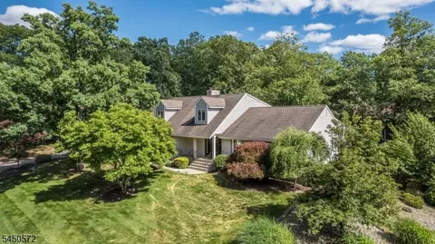 97 Poplar Dr, Cedar Knolls, NJ 07927