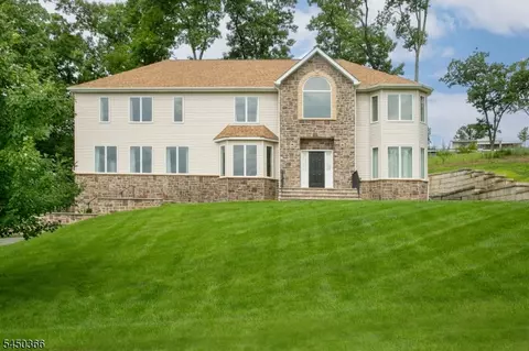 24 Beverly St, Greystone Park, NJ 07950