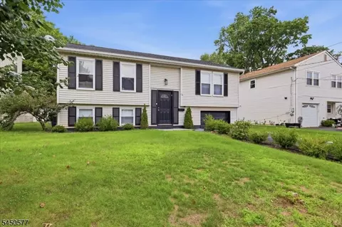 17 Weston St, Metuchen, NJ 08840