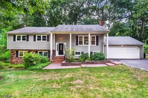 11 Southview Rd, Randolph, NJ 07869