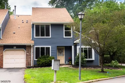 54 Cherrywood Dr, Somerset, NJ 08873