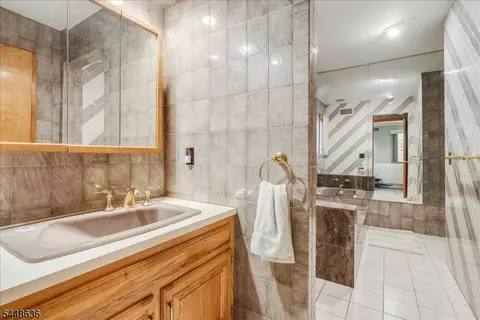 Bath - 95 Wendt Ln, Wayne, NJ 07470 photo 1 of 3