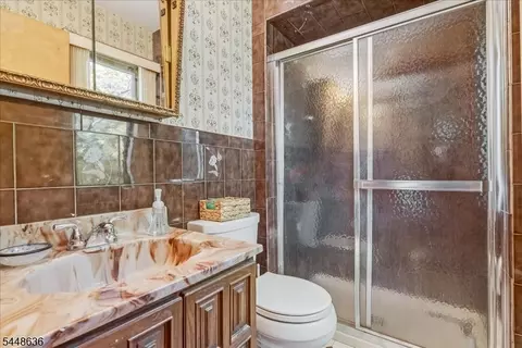 Bath - 95 Wendt Ln, Wayne, NJ 07470 photo 2 of 3