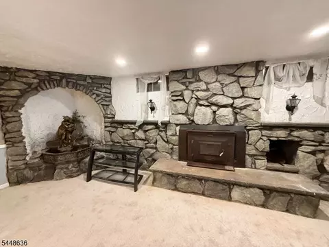 Living - 95 Wendt Ln, Wayne, NJ 07470 photo 6 of 6