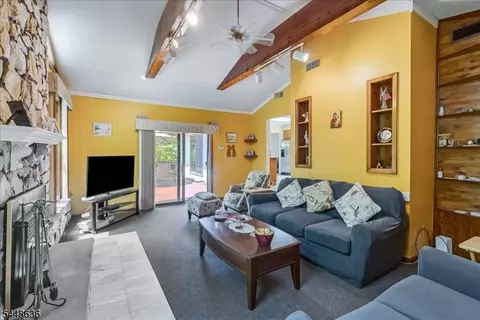 Living - 95 Wendt Ln, Wayne, NJ 07470 photo 2 of 6