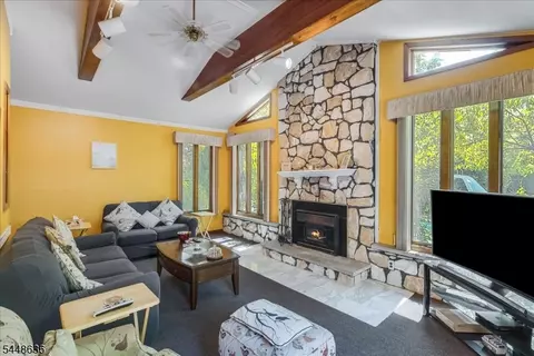 Living - 95 Wendt Ln, Wayne, NJ 07470 photo 1 of 6