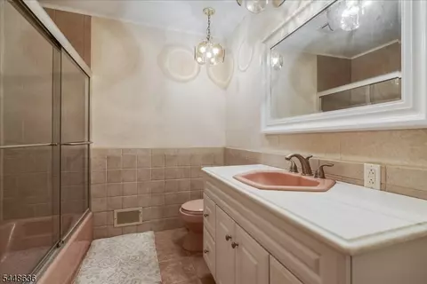 Bath - 95 Wendt Ln, Wayne, NJ 07470 photo 3 of 3