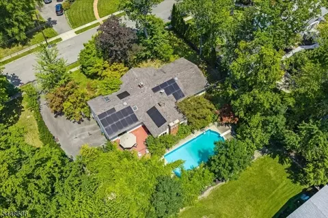 95 Wendt Ln, Wayne, NJ 07470
