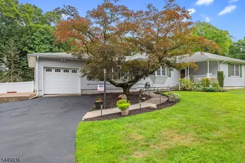 72 Weldon Rd, Lake Hopatcong, NJ 07849