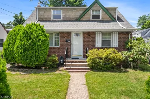 10 Greenwich St, Bergenfield, NJ 07621
