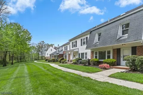 12 Harwich Ct, Scotch Plains, NJ 07076