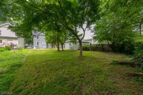 Exterior - 806 E 2nd St, Plainfield, NJ 07062 photo 2 of 4
