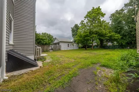 Exterior - 806 E 2nd St, Plainfield, NJ 07062 photo 4 of 4
