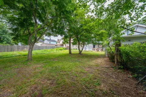 Exterior - 806 E 2nd St, Plainfield, NJ 07062 photo 3 of 4