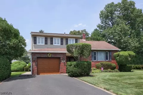 167 Acorn Dr, Clark, NJ 07066