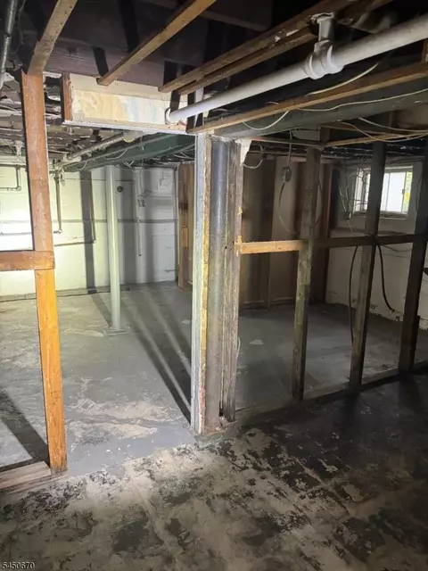 Entry Way - 116 Berkeley Ave, Bloomfield, NJ 07003 photo 3 of 5