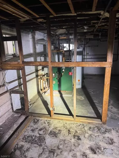 Entry Way - 116 Berkeley Ave, Bloomfield, NJ 07003 photo 4 of 5