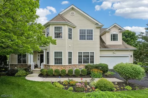 14 Kestrel Ct, Washington, NJ 07882