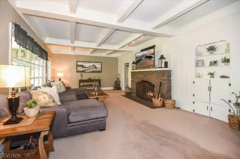 Living - 39 Circle Ave, Wayne, NJ 07470 photo 3 of 7