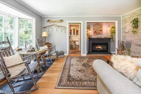 Living - 39 Circle Ave, Wayne, NJ 07470 photo 5 of 7