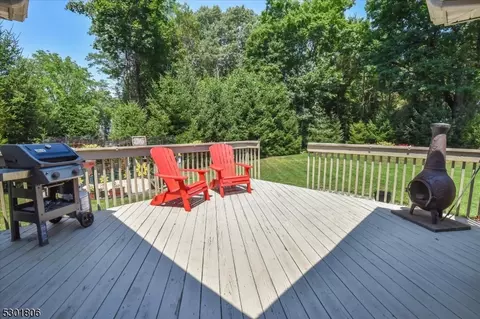 Exterior - 39 Circle Ave, Wayne, NJ 07470 photo 5 of 13