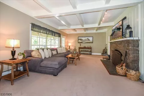 Living - 39 Circle Ave, Wayne, NJ 07470 photo 4 of 7