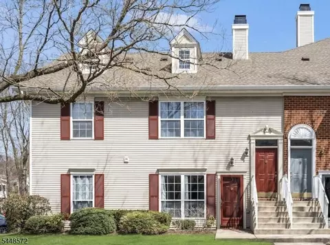 1041 Cumberland Ct, Mahwah, NJ 07430