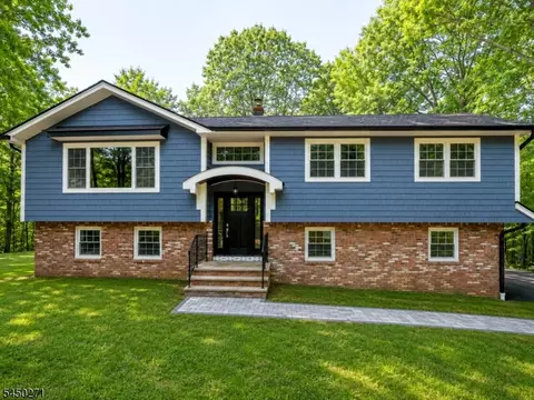 220 Brook Valley Rd, Towaco, NJ 07082