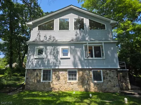 106 Poplar Grove Ter, West Milford, NJ 07480